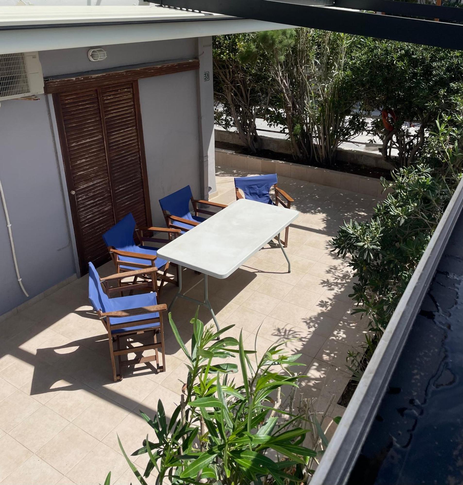 Sea La Vie - Beachfront Retreat Loutráki Exterior photo